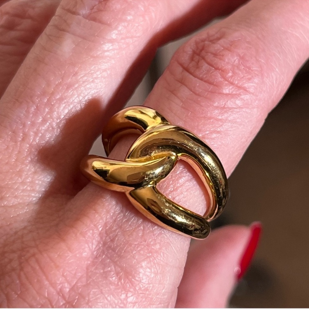 Michael Kors Love Knot Gold Plated Oversized Ring Size 8 EUC